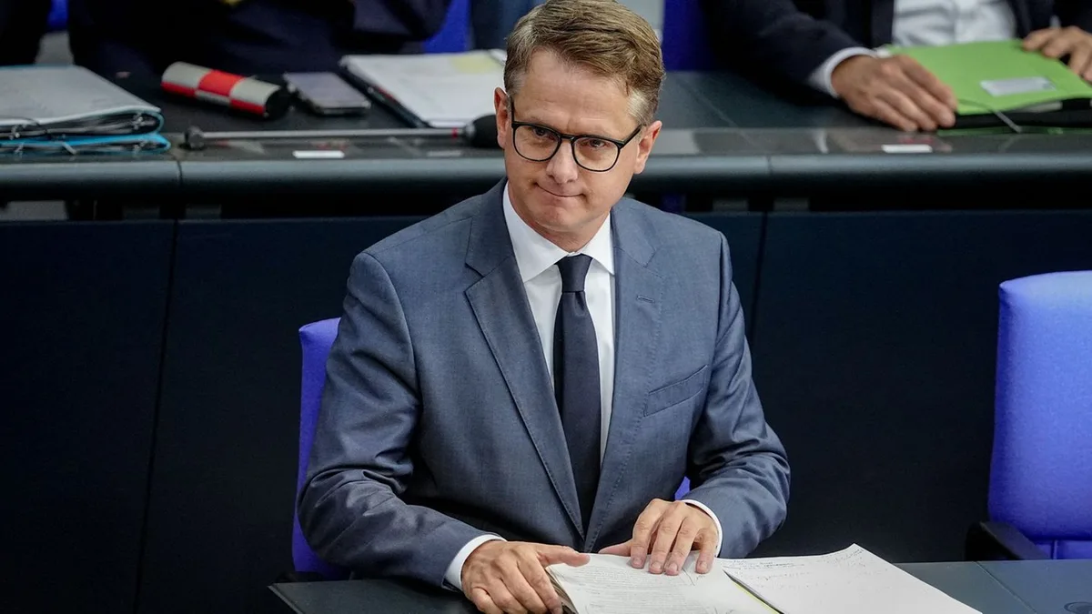 Gesundheitsminister Linnemann hält an Pflegeplänen fest