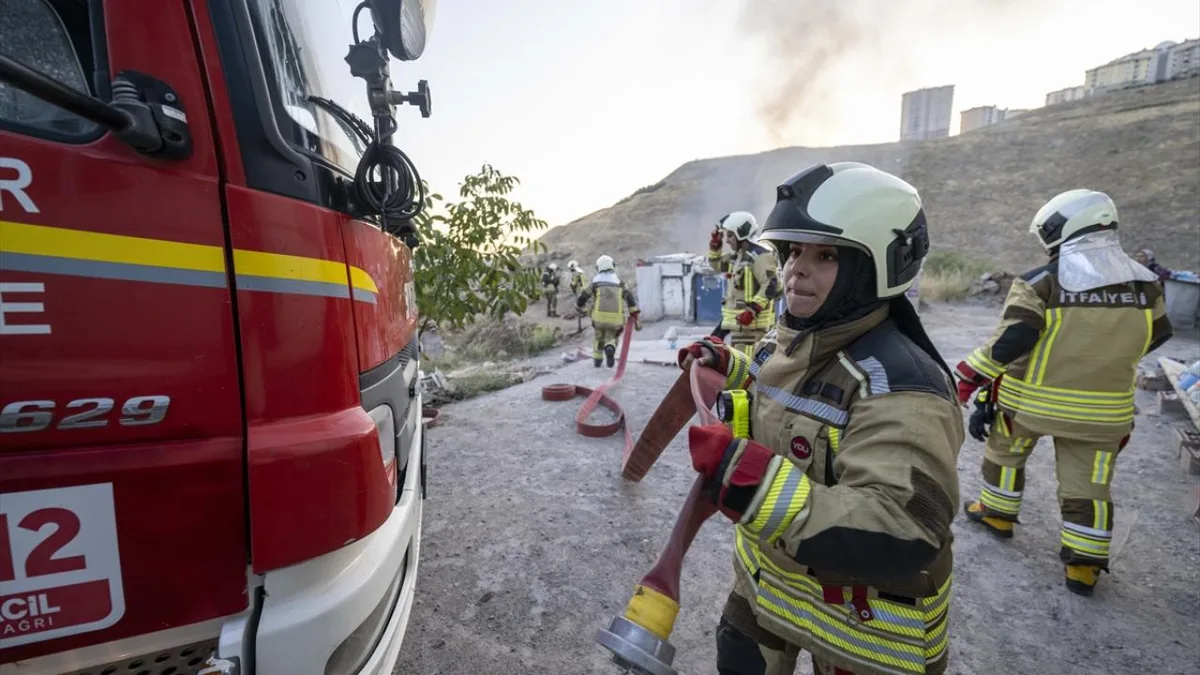 Feuer bricht in Tanzakademie in Beşiktaş aus, keine Verletzten