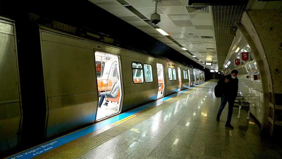 Istanbuler Metro fährt für das Derby Galatasaray–Fenerbahçe länger