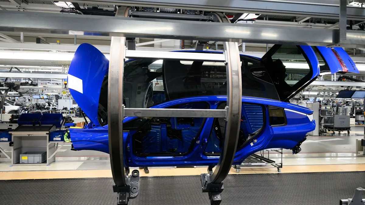 Deutsche Autobauer verzeichnen sinkende Einnahmen und Gewinne inmitten von Branchenproblemen