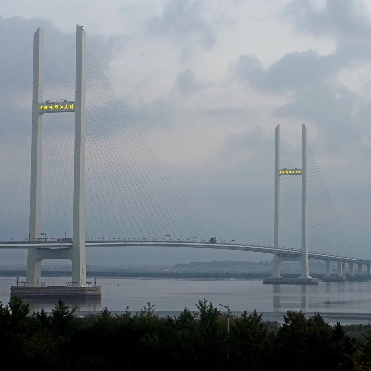 Cina e Corea del Nord aprono il nuovo ponte sul fiume Yalu, atteso da tempo