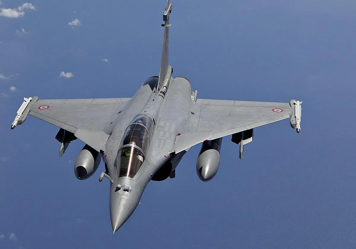 Fransız Mirage 2000D düştü: Bir mürettebat üyesi öldü, diğeri kayıp