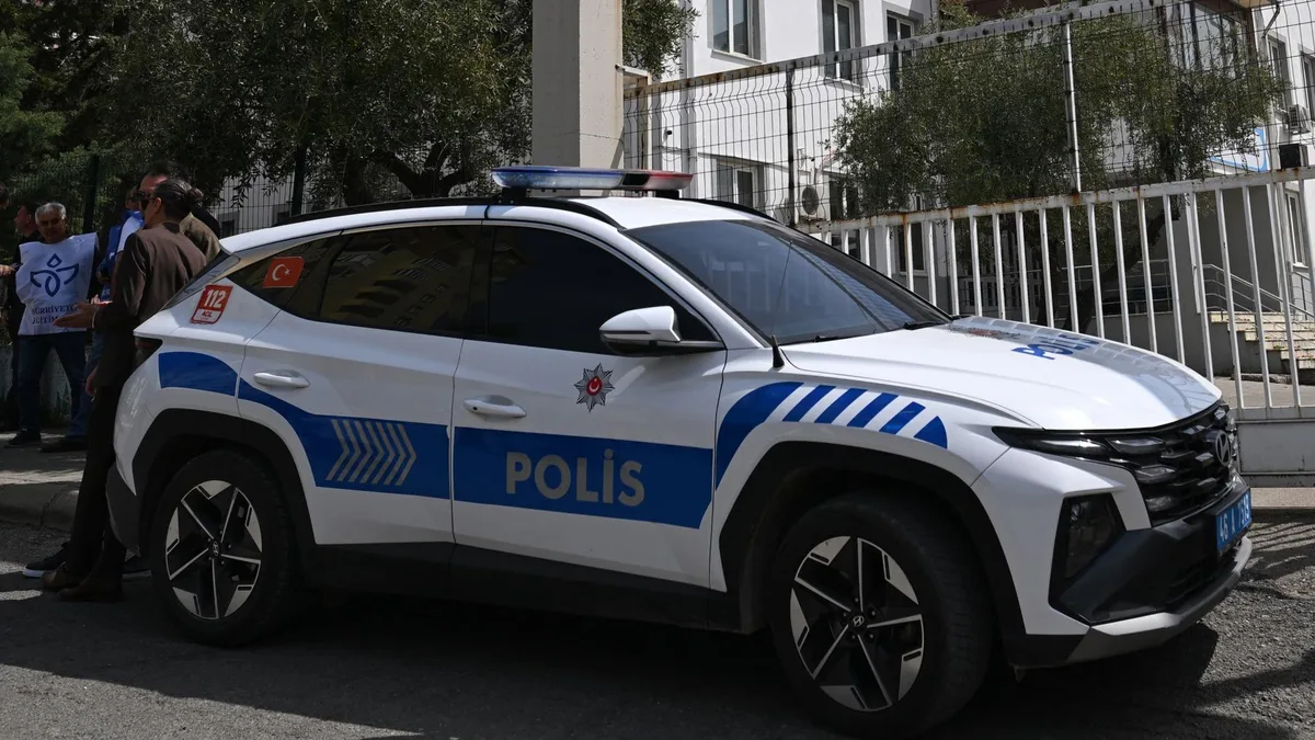 Tiroteo fuera de escuela en Turquía hiere a ocho estudiantes, sospechoso arrestado