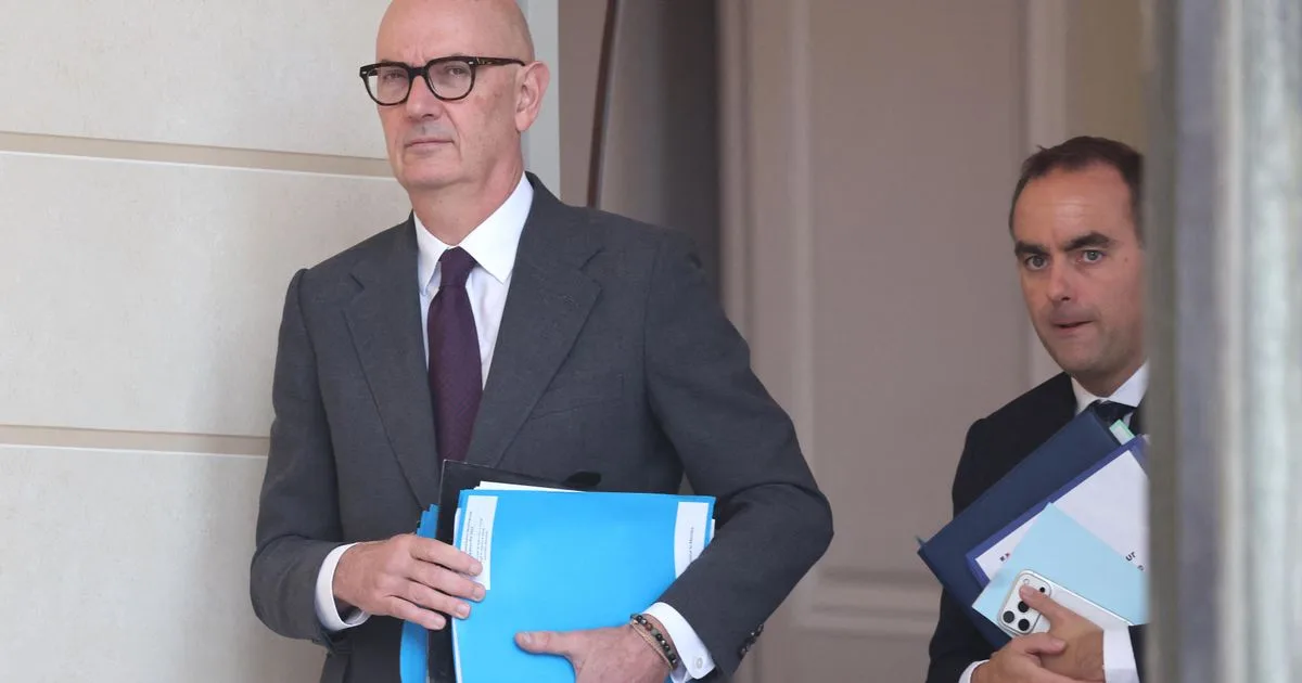 Il ministro francese dell'Economia Roland Lescure stima il contributo delle imprese a 10 miliardi di euro, la metà della cifra di Medef