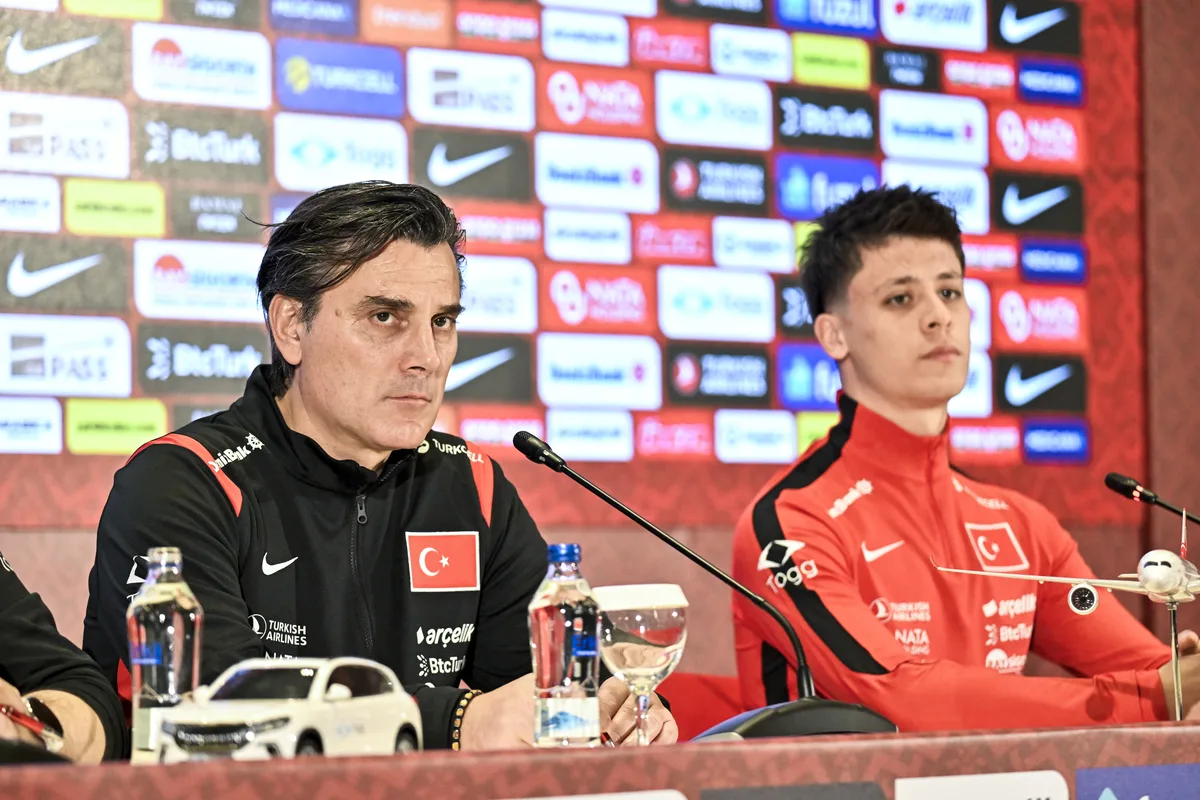 Arda Güler saluta il ct della Turchia Vincenzo Montella