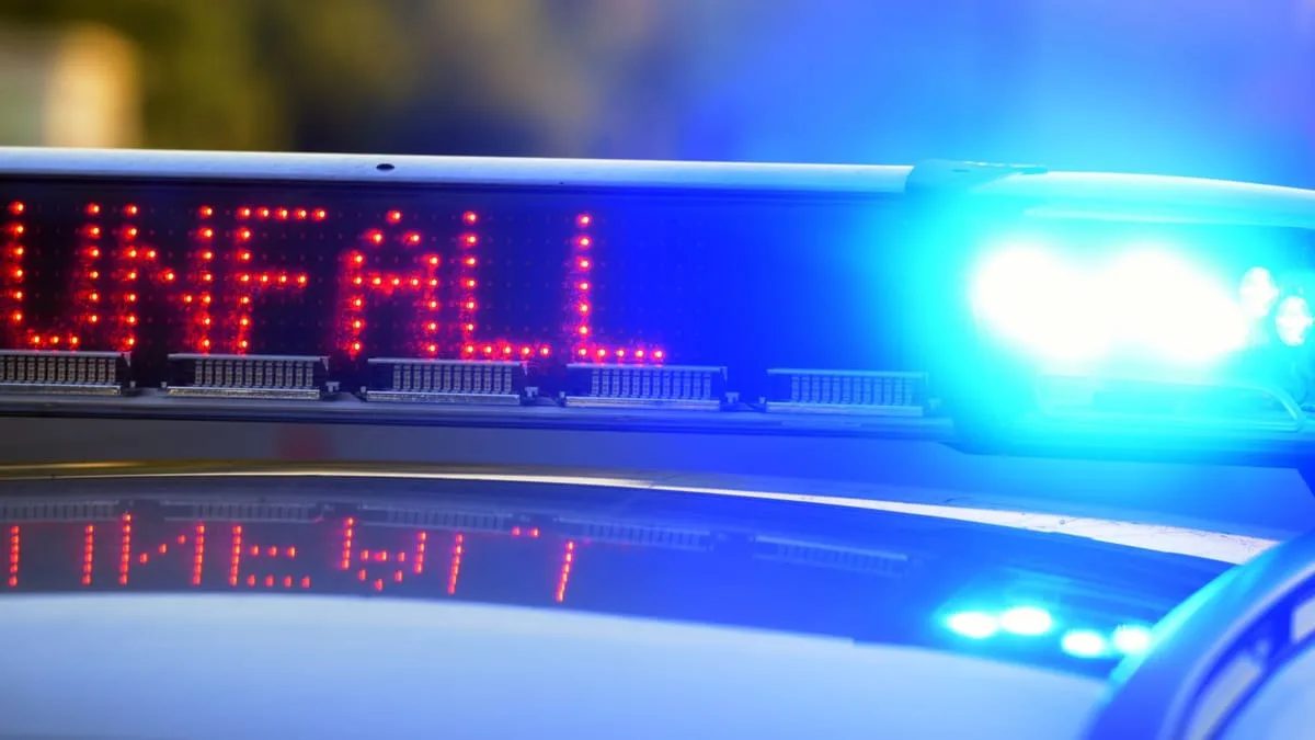 Lastwagen verliert mehr als 1.400 Bierkästen auf der A8 in Deutschland