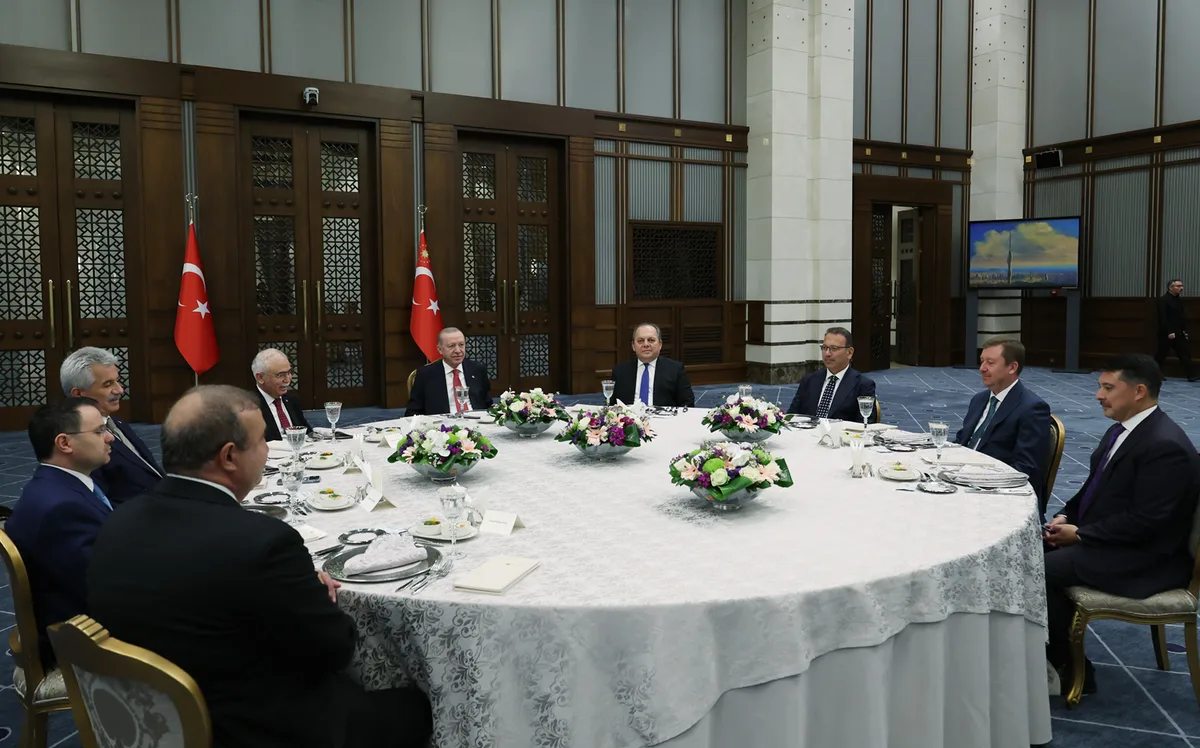 Erdoğan incontra a cena i presidenti delle alte corti turche