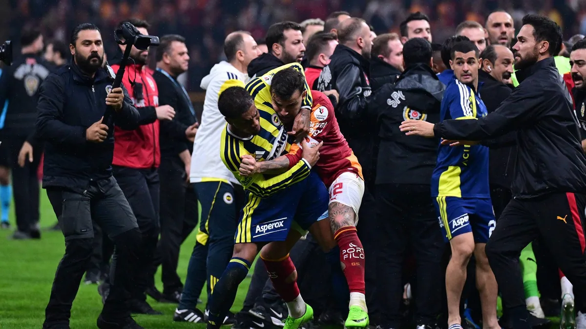 Galatasaray Beats Fenerbahçe 2-1 as Players Clash After Istanbul Derby