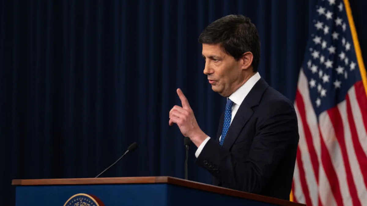 Il presidente della Fed Kevin Warsh non dà indicazioni sulla prossima decisione sui tassi