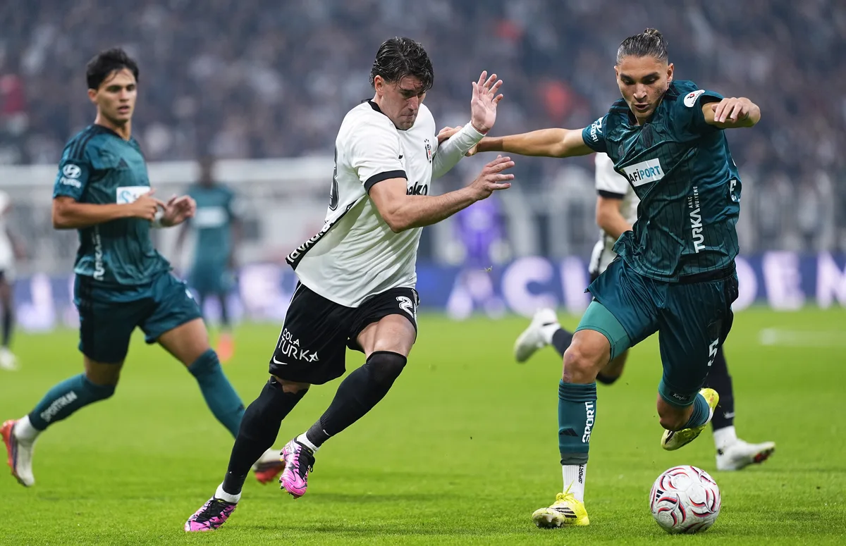 Dusan Vlahovic marca su sexto gol con el Beşiktaş en la victoria por 2-1 ante el Kocaelispor