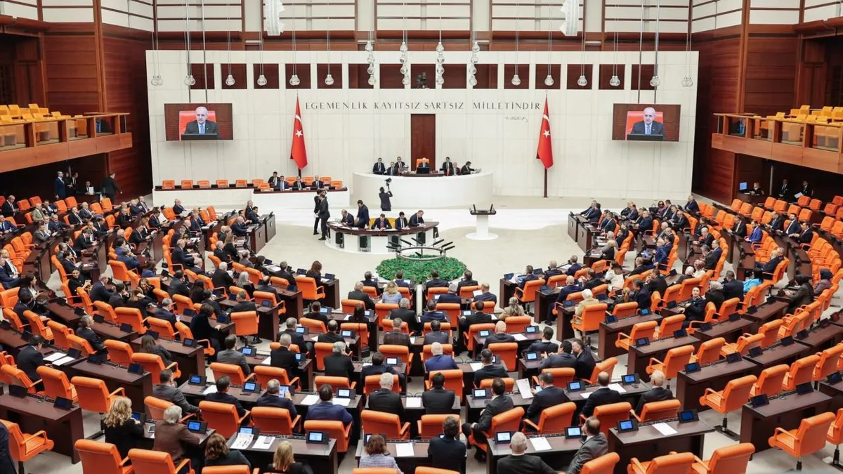 Türkisches Parlament diskutiert Kızılay-Gesetz zur Notbeschaffung