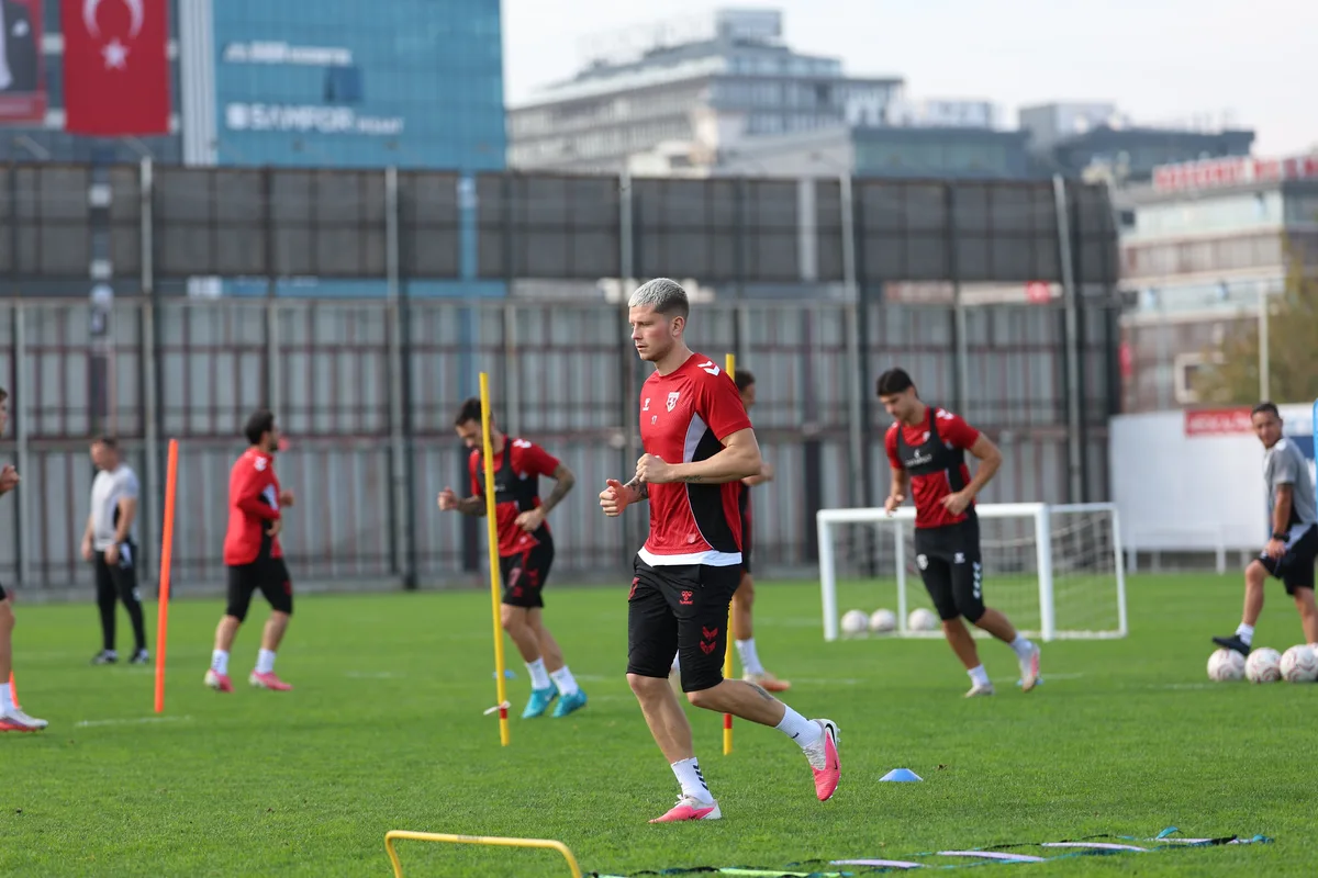 El Samsunspor completa la preparación para visitar al Başakşehir