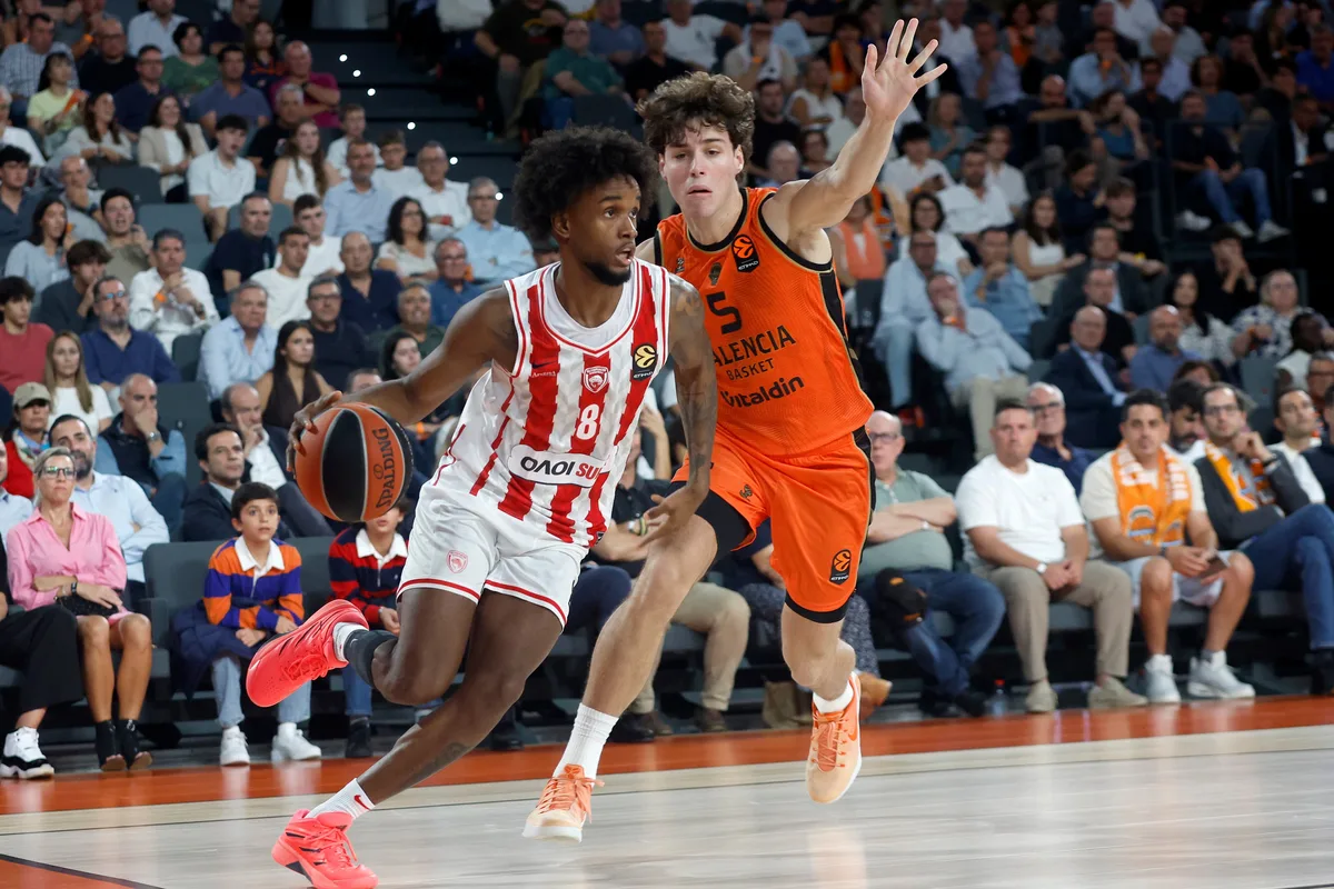 Olympiacos-guard Jean Montero is na een knieoperatie zes maanden uitgeschakeld