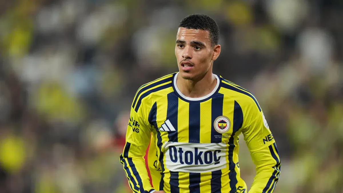 Mason Greenwood riceve un cartellino rosso nella partita amichevole del Fenerbahçe contro il Turan Tovuz