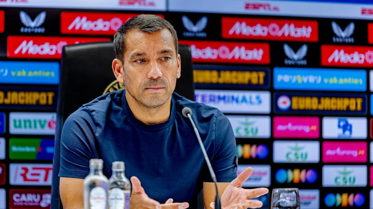 El entrenador del Feyenoord Van Bronckhorst reacciona a la convocatoria de Zechiël a Países Bajos, otros omitidos