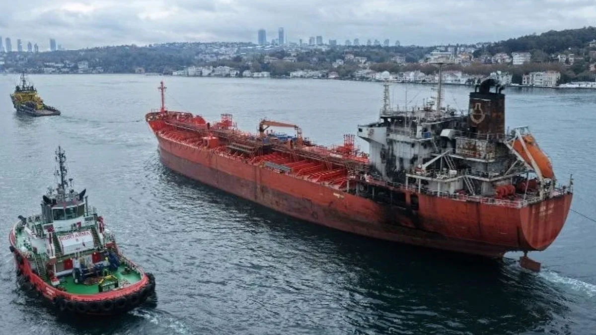 Scheepvaart in de Straat van Istanbul stilgelegd tijdens passage tanker Golden Sapling