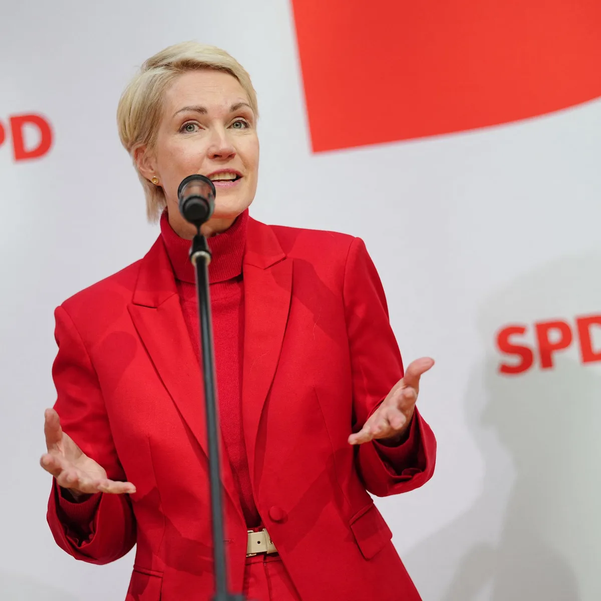 La premier del Meclemburgo-Pomerania Anteriore Manuela Schwesig cerca una coalizione rosso-rosso-verde