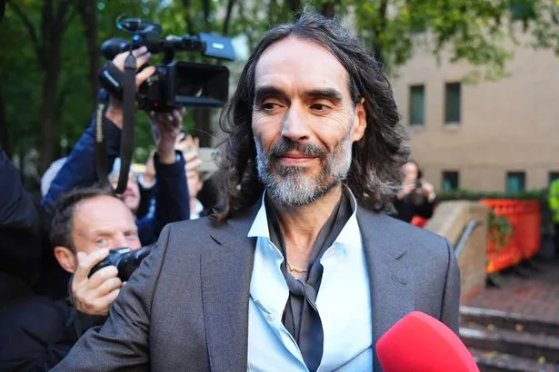 Russell Brand zei tegen de politie dat consensuele ontmoetingen als zedendelicten waren voorgesteld, hoort de rechtbank