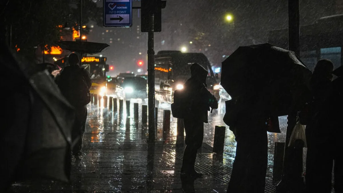 Starke Regenfälle in Istanbul führen zum Einsatz von 8.000 Einsatzkräften und 2.000 Fahrzeugen