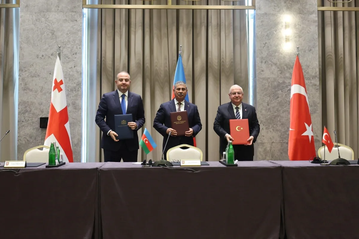 El ministro de Defensa de Turquía Güler se reúne con su homólogo azerbaiyano en Shusha