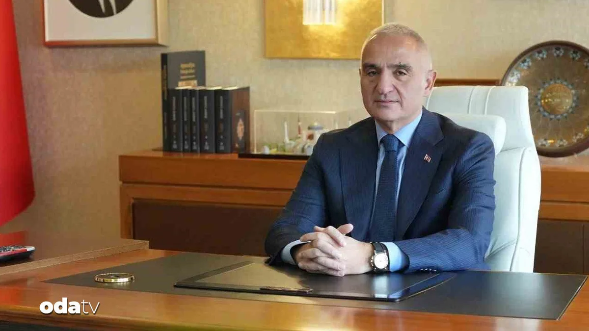 El ministro de Cultura turco, Mehmet Nuri Ersoy, celebra el Día de la República con un mensaje de unidad