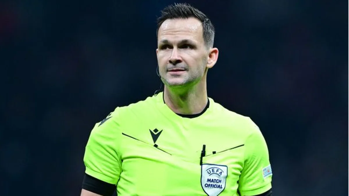 El árbitro eslovaco Ivan Kružliak dirigirá el partido de Champions League entre Aston Villa y Fenerbahçe