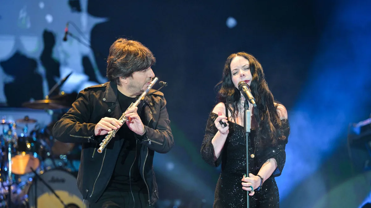 Şebnem Ferah Returns to Ankara After 6 Years, Draws 52,000 Fans