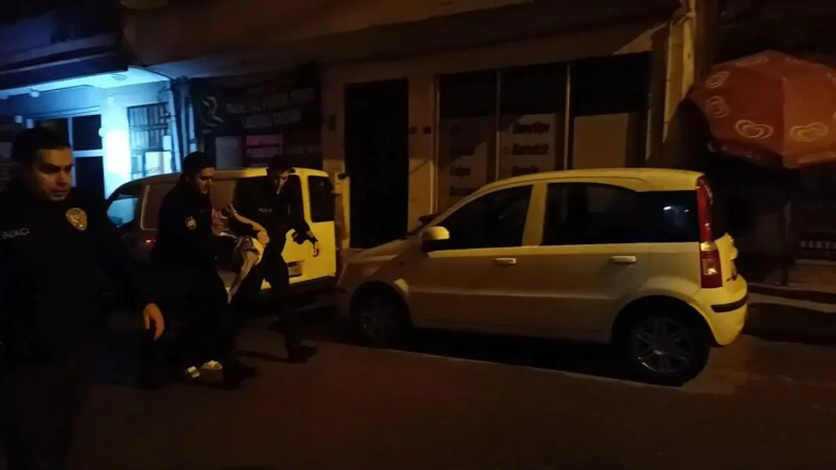 A Bursa la polizia salva una madre tenuta sotto la minaccia di un coltello dal figlio