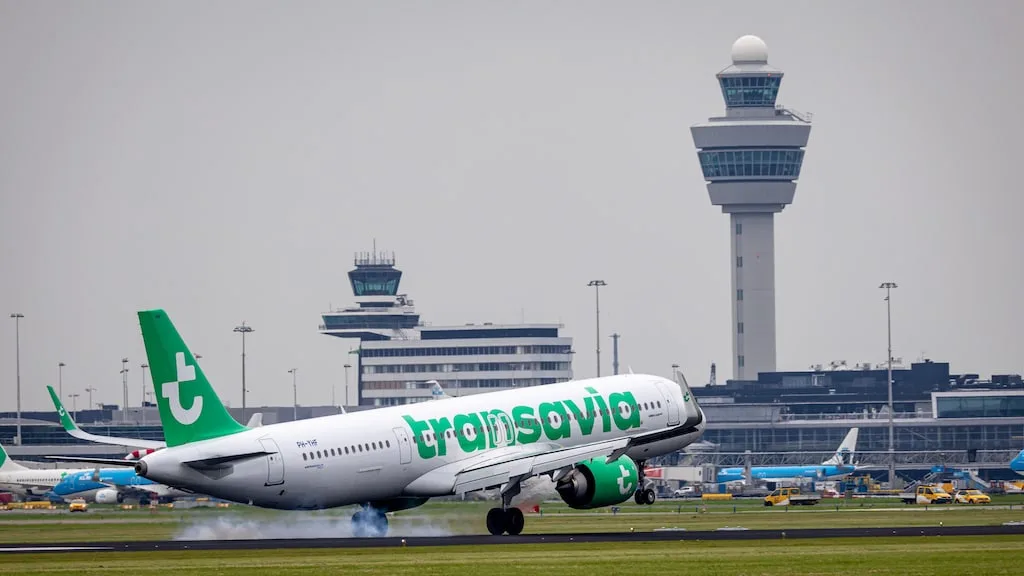Schiphol cancella decine di voli: i forti venti perturbano il traffico aereo