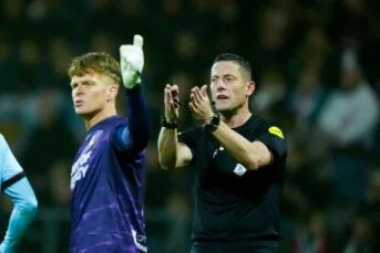 Bas Nijhuis afferma che Ronald Koeman Jr. ha superato il limite criticando l’arbitro
