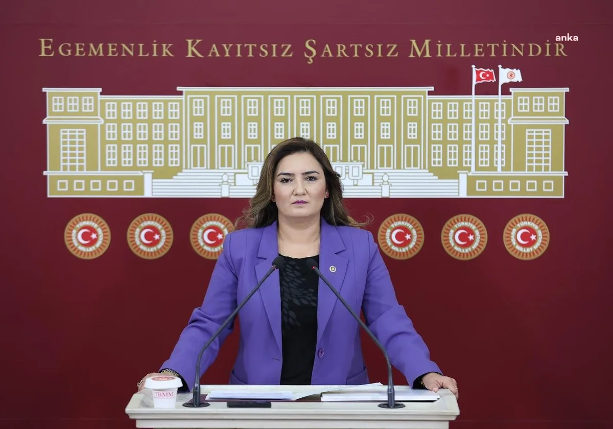 Una deputata del CHP denuncia il sindaco di İzmir Cemil Tugay per l’accordo sul sito di Basmane