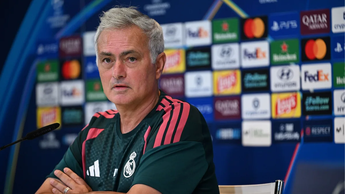 Jose Mourinho commenta i derby turchi, citandone l'unicità