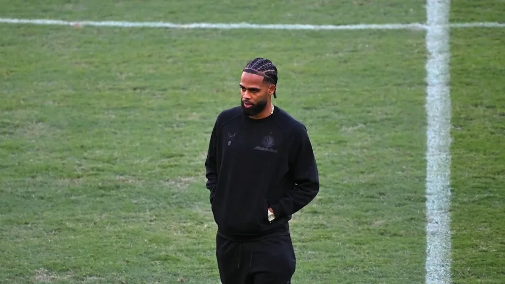 Feyenoord-Verteidiger Jeremiah St. Juste verpasst das Spiel gegen Fortuna Sittard verletzungsbedingt
