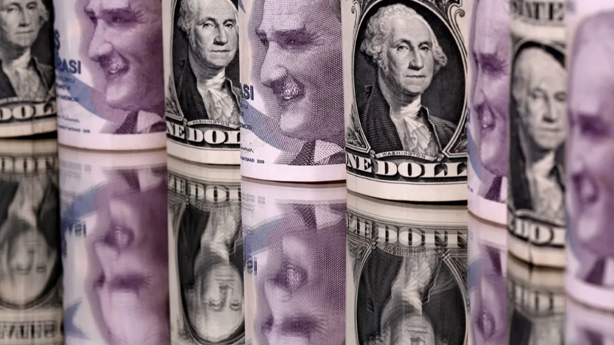 La livre turque ouvre à 49,55 pour un dollar et 55,63 pour un euro