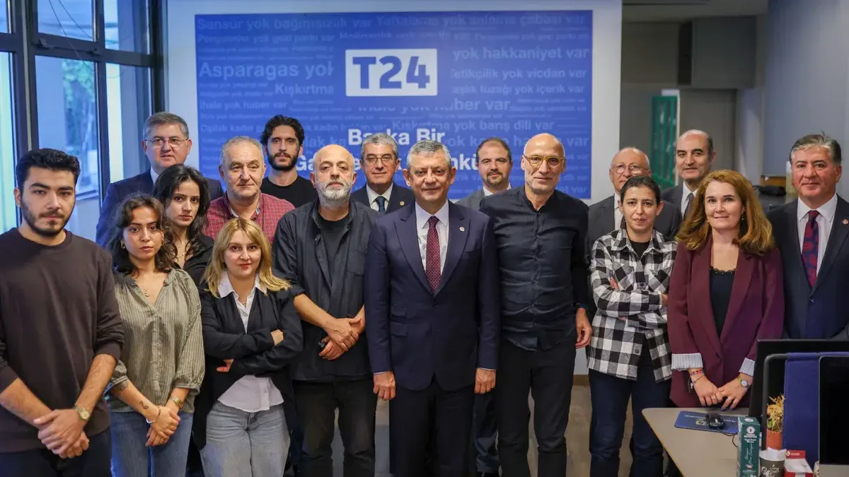 Özgür Özel visita T24 per mostrare supporto contro le restrizioni di accesso