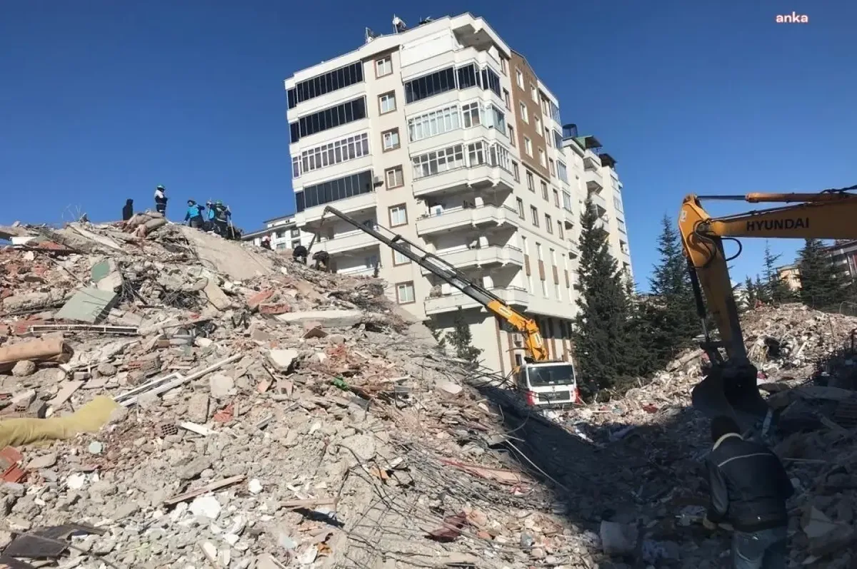 Vierzehn Festnahmen bei Ermittlungen zu Ausschreibungen für Abrissarbeiten nach dem Erdbeben in Malatya