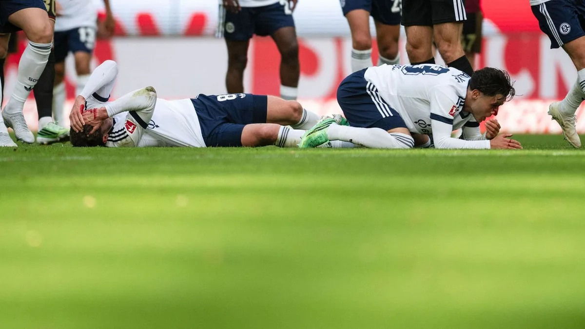 Deux joueurs de Schalke hospitalisés après un choc à la tête à Cologne ; El Mala présente ses excuses