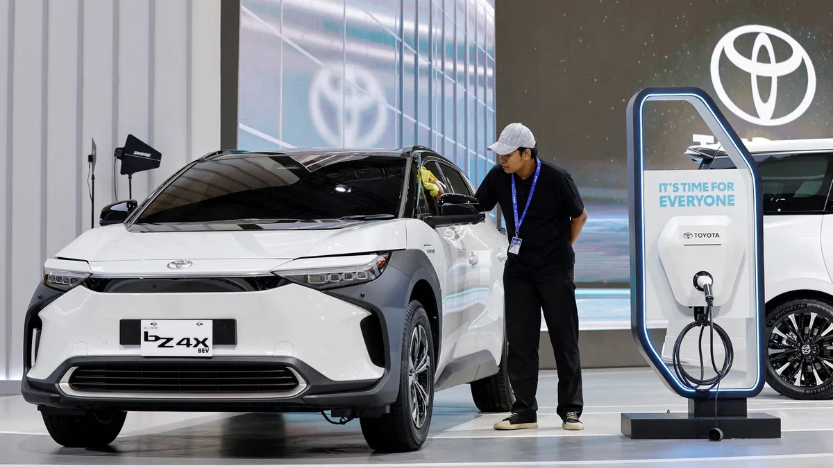 Waymo en Toyota testen volgend jaar zelfrijdende bZ4X-robotaxi’s in Japan