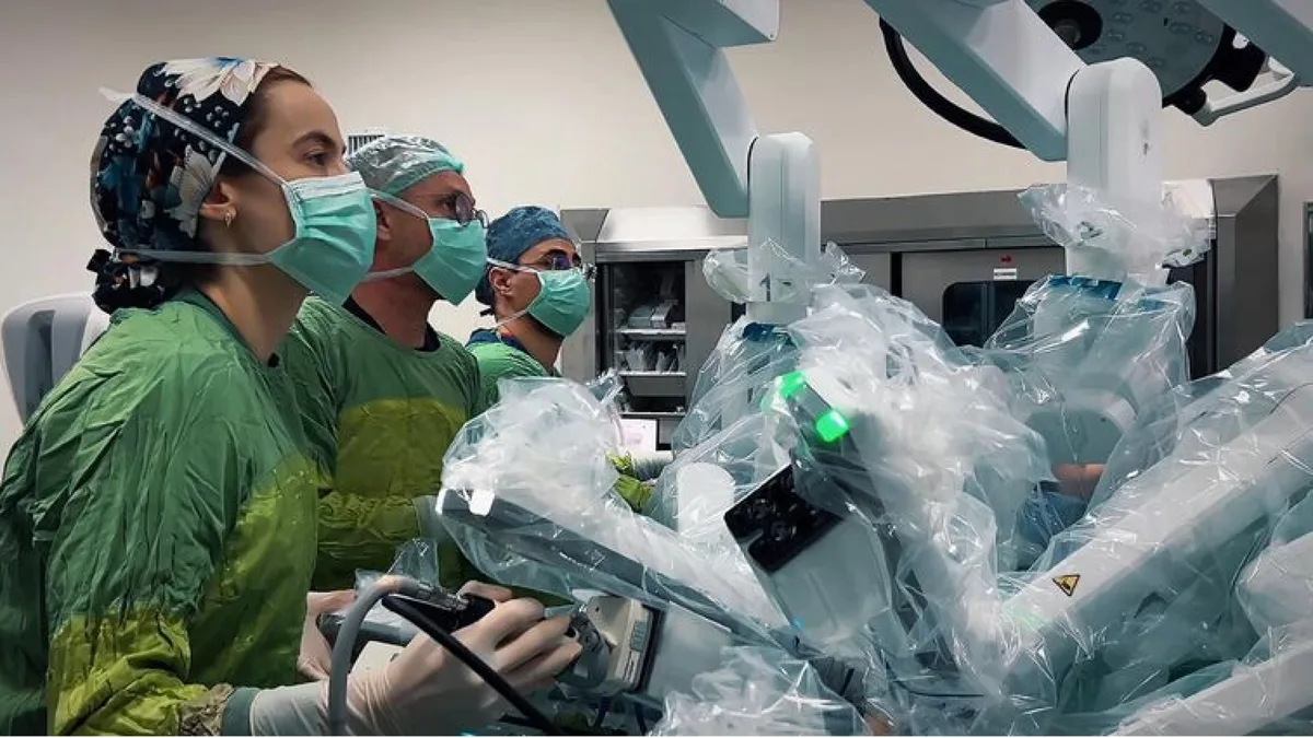 Patiënt in Muş op afstand vanuit Istanbul geopereerd met robot, een primeur in Turkije