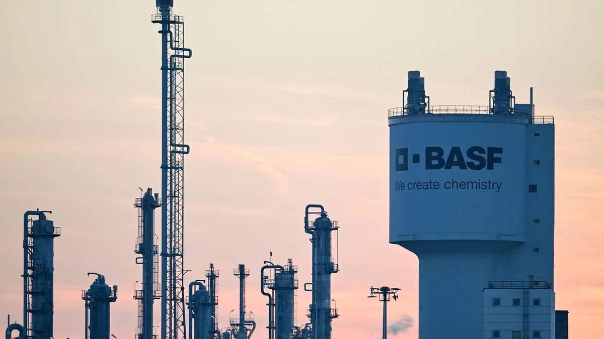 BASF meldt hogere bedrijfswinst en verhoogt winstverwachting voor het hele jaar