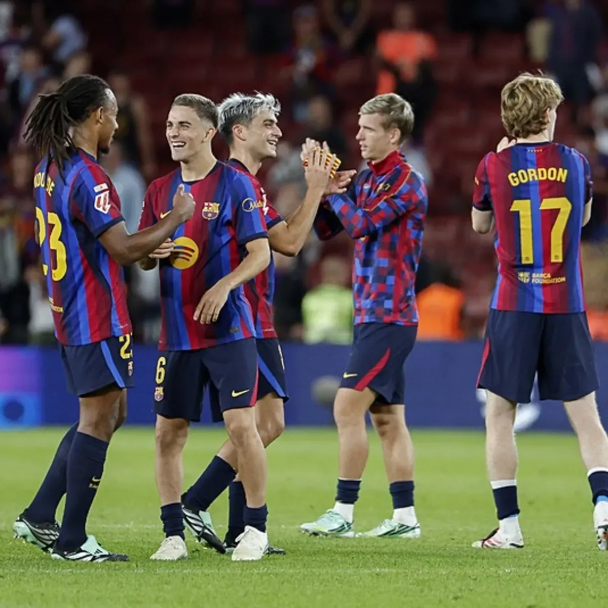 Barcelona kommt vor dem Champions-League-Spiel gegen Galatasaray in Istanbul an