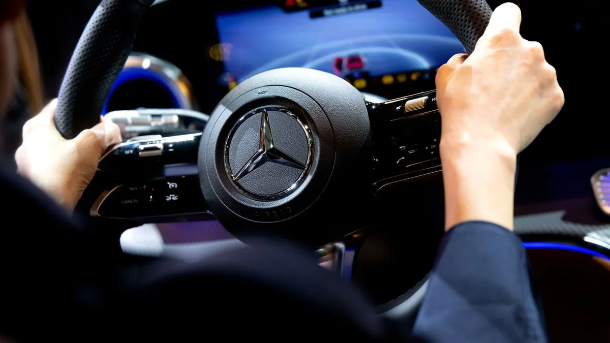 Winst Mercedes-Benz stijgt in het derde kwartaal, maar groei over het hele jaar kan afzwakken