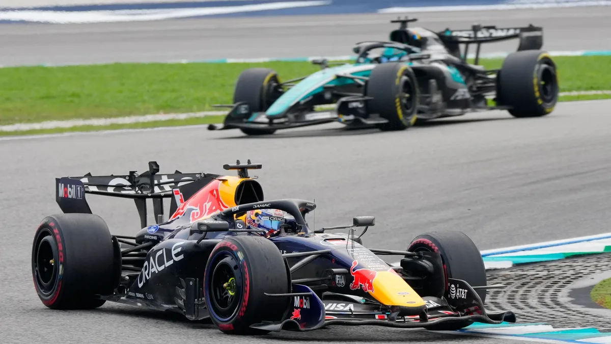 Max Verstappen, Şiddetli Yağmur Altında Kaotik Malezya Grand Prix'sini Kazandı