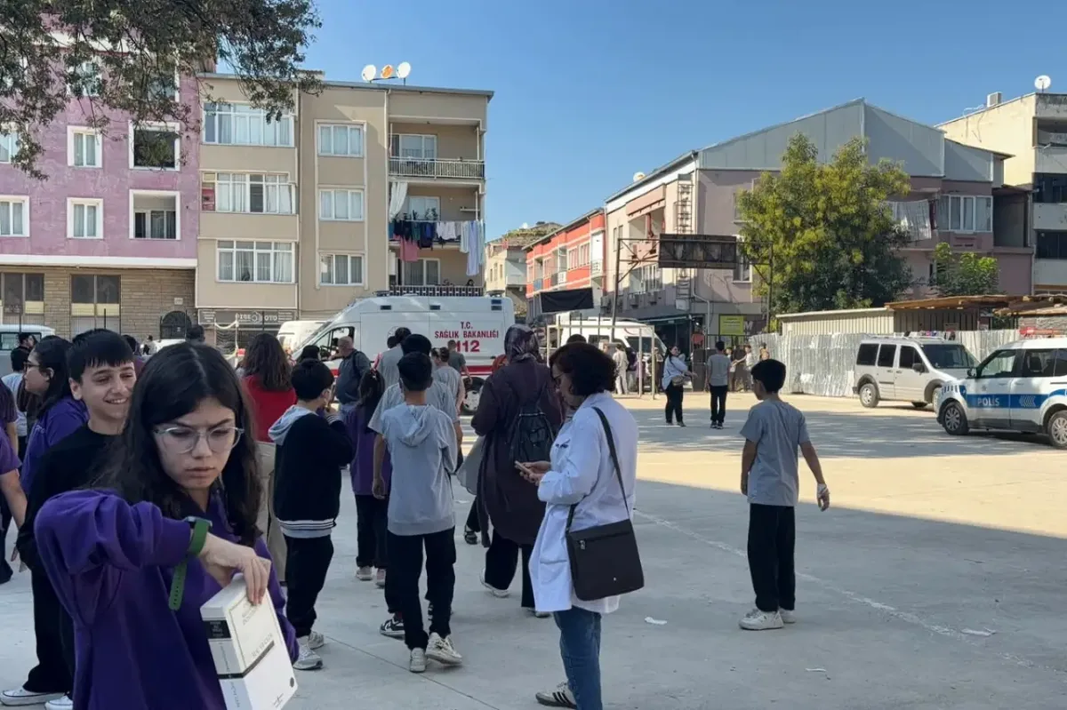 36 Students Fall Ill at Bursa Middle School; 27 Taken to Hospital as Precaution