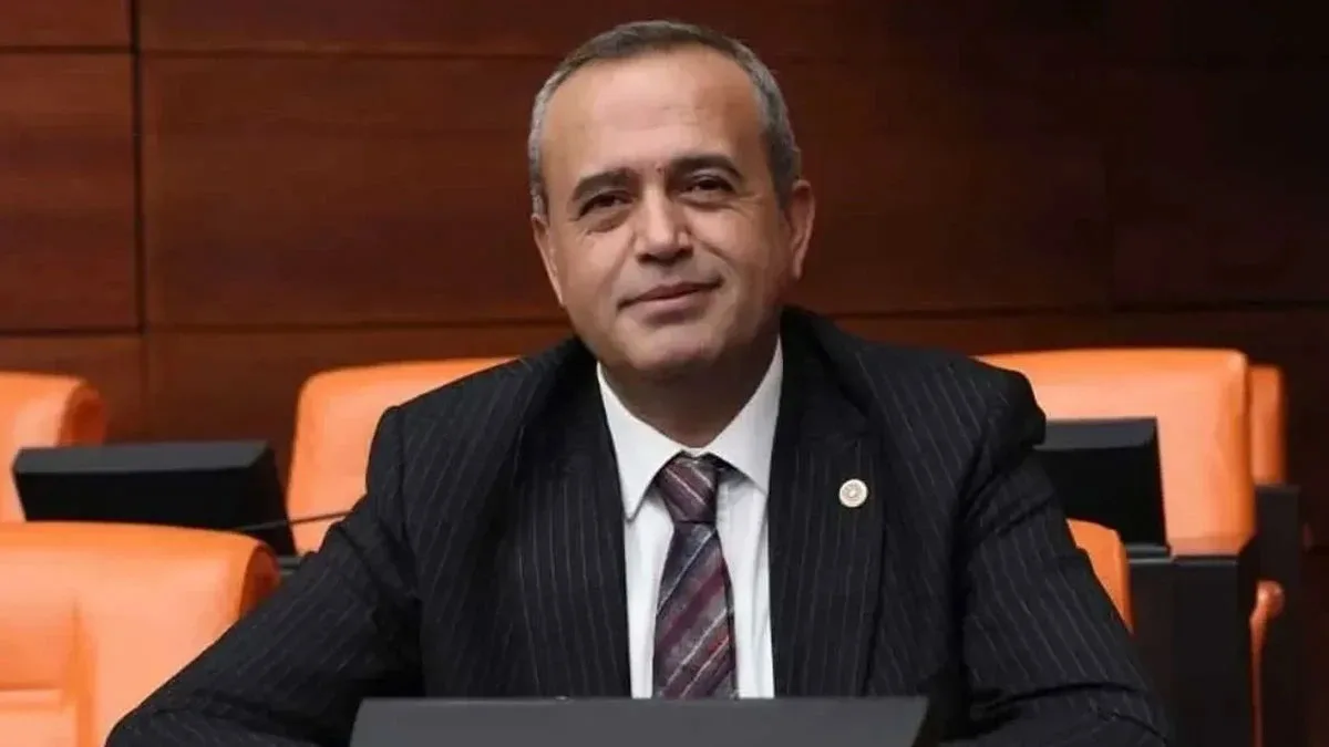 Ertuğrul Kaya verlaat DEVA-partij, waardoor Yeni Yol onder de groepsdrempel komt
