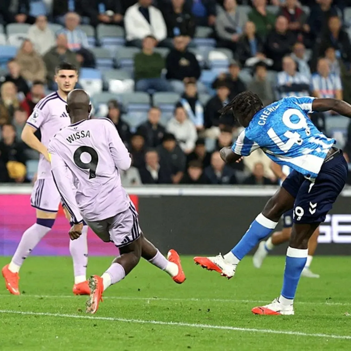 Sidiki Cherif inscrit son premier but pour Coventry City lors de la victoire 4-1 contre Newcastle