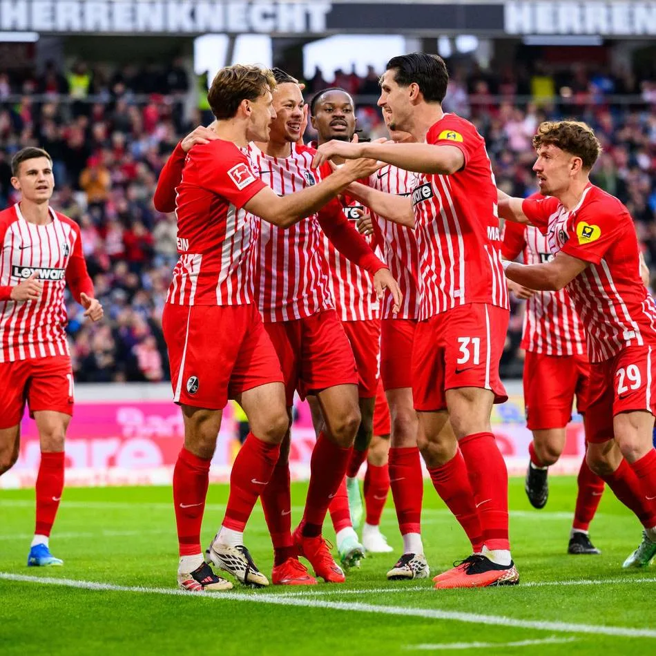 Freiburg Beats Schalke to Take Bundesliga Lead, With Substitute Goto Making the Difference
