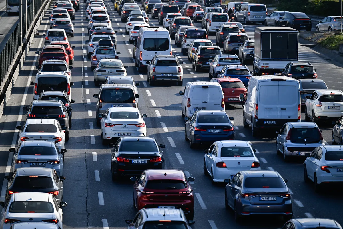 Istanbul Traffic Grinds to a Halt on First Day of the Week