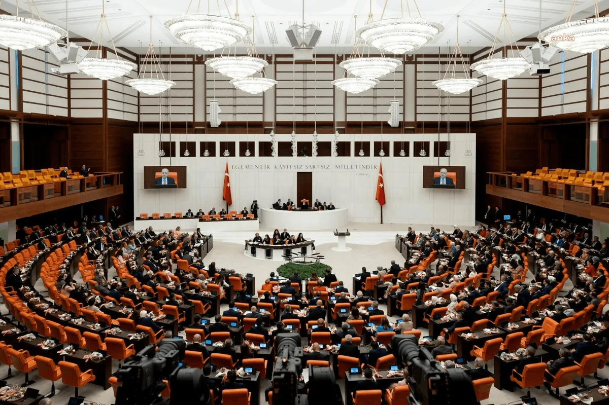 Il Parlamento turco approva la proposta dell’AK Party di modificare il calendario dei lavori di ottobre