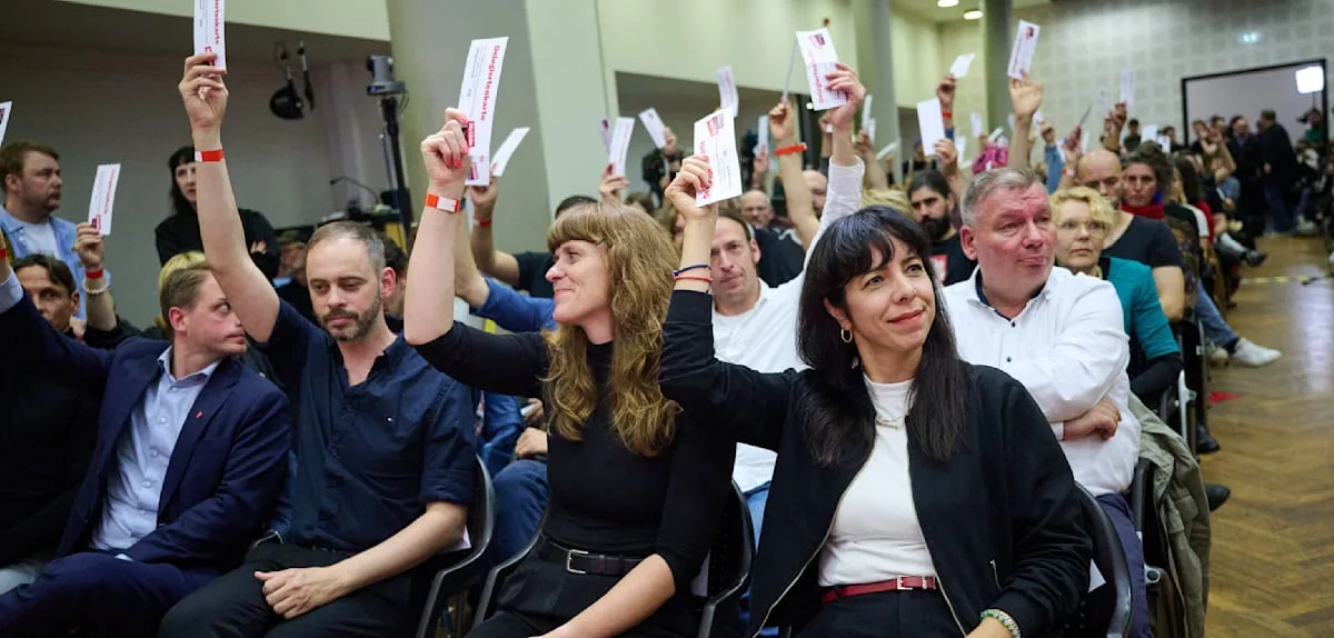 Leiding van Die Linke in Berlijn steunt Elif Eralp vóór stemming over coalitiegesprekken
